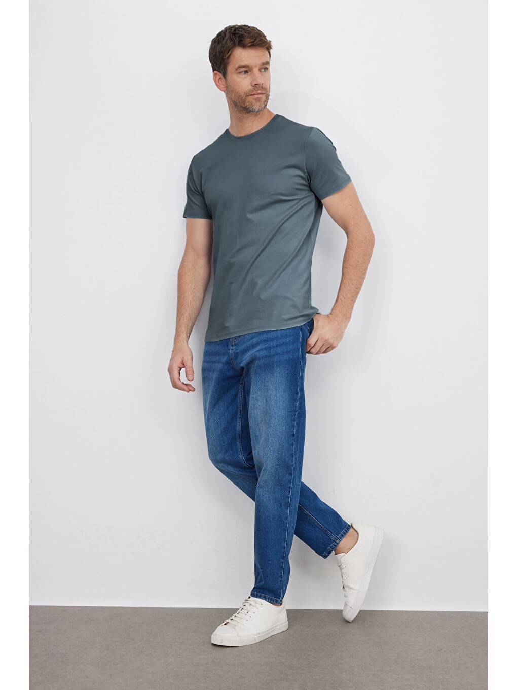 Erkek Slim Fit Dar Kesim Pamuklu Yumuşak Doku Esnek Kumaş Basic Gri Bisiklet Yaka Tişört-1