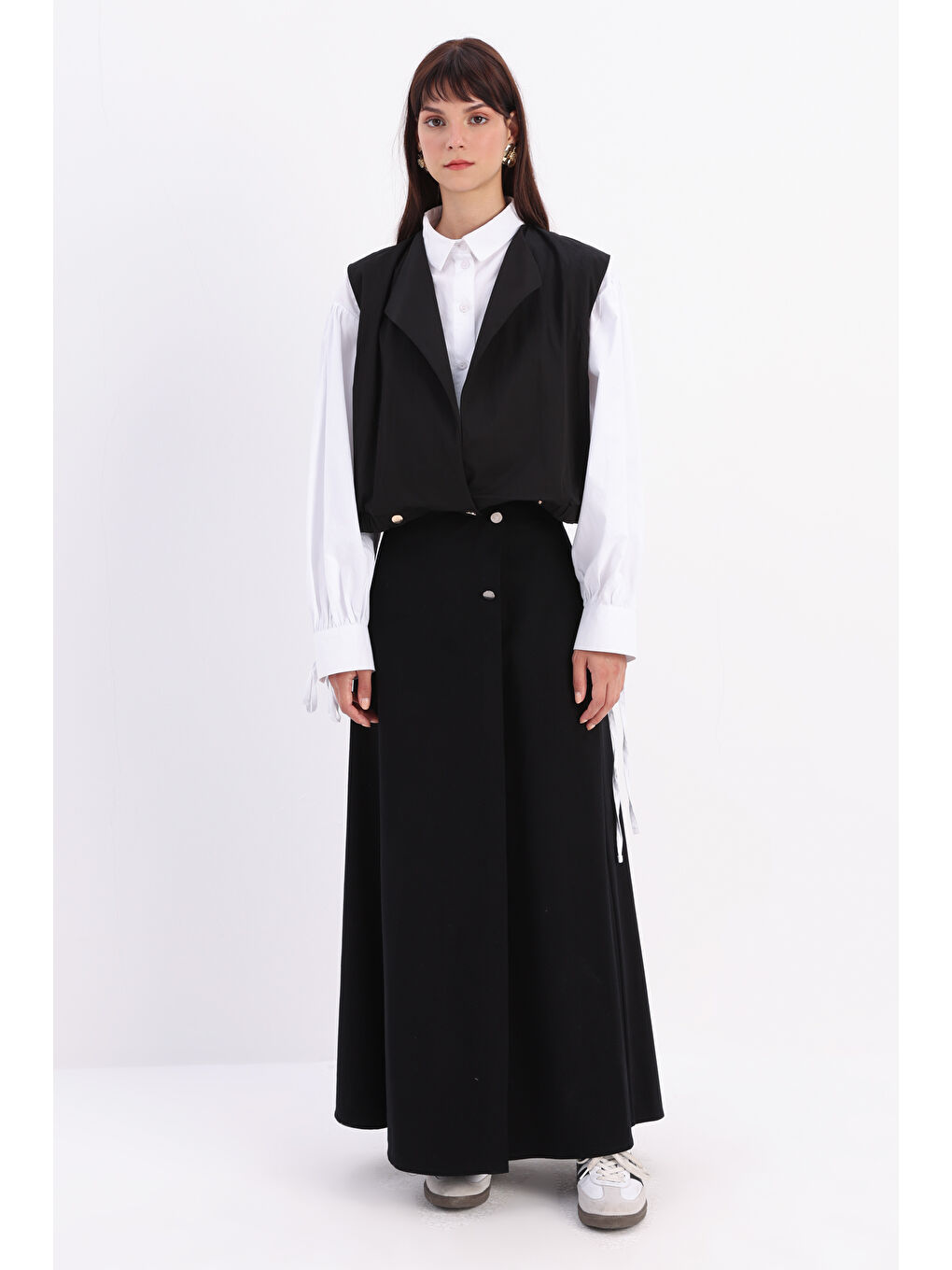 Siyah Pamuklu Rahat Kalıp Düğme Detaylı Etek