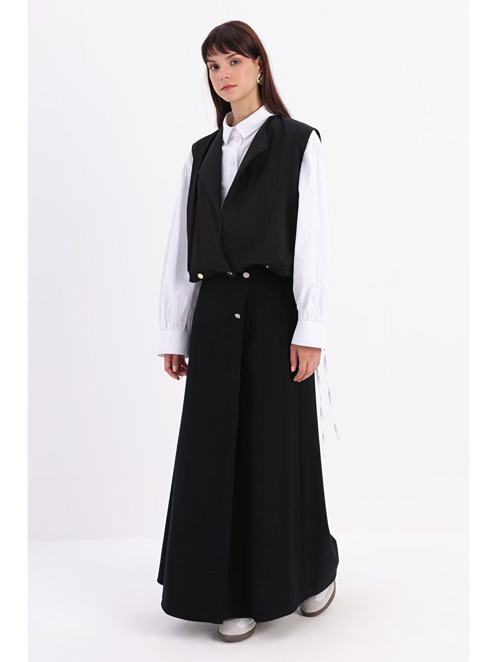 Siyah Pamuklu Rahat Kalıp Düğme Detaylı Etek-1