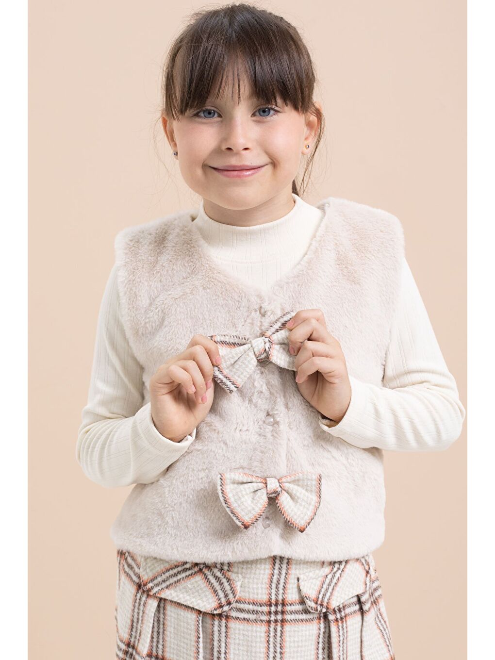 Bej Kız Çocuk Pelüş Yelekli Ekose Desenli Şort Etekli 3lü Takım 21527-2