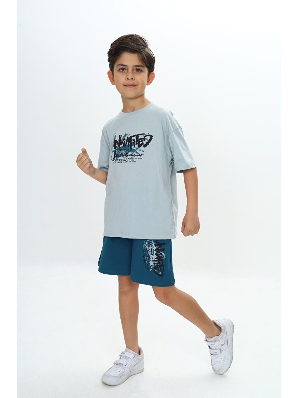 Gri Erkek Çocuk Unlimited Yazı Baskılı Şortlu Takım-1
