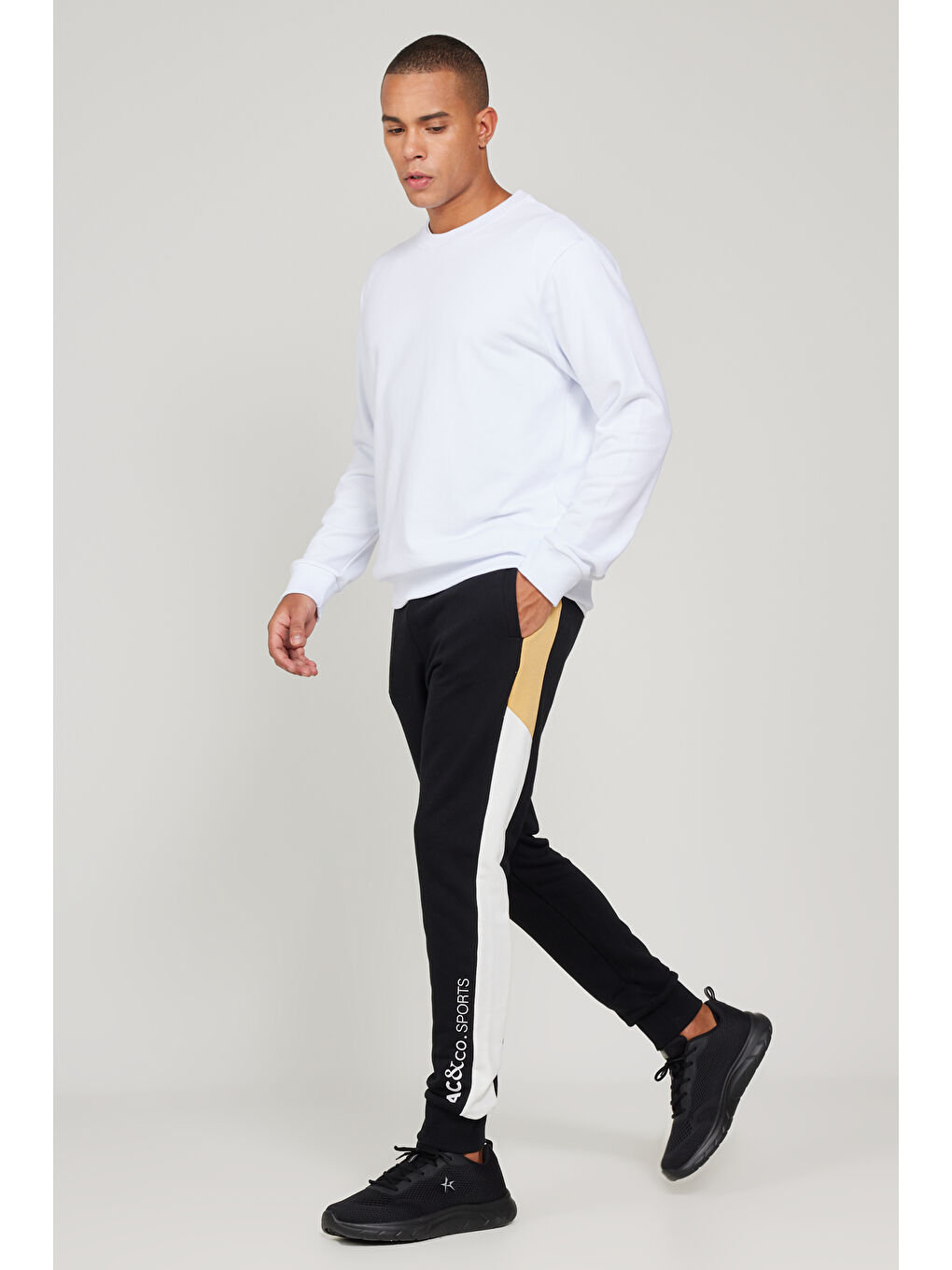 Erkek Siyah Standart Fit Normal Kesim Pamuklu Jogger Eşofman Altı-1