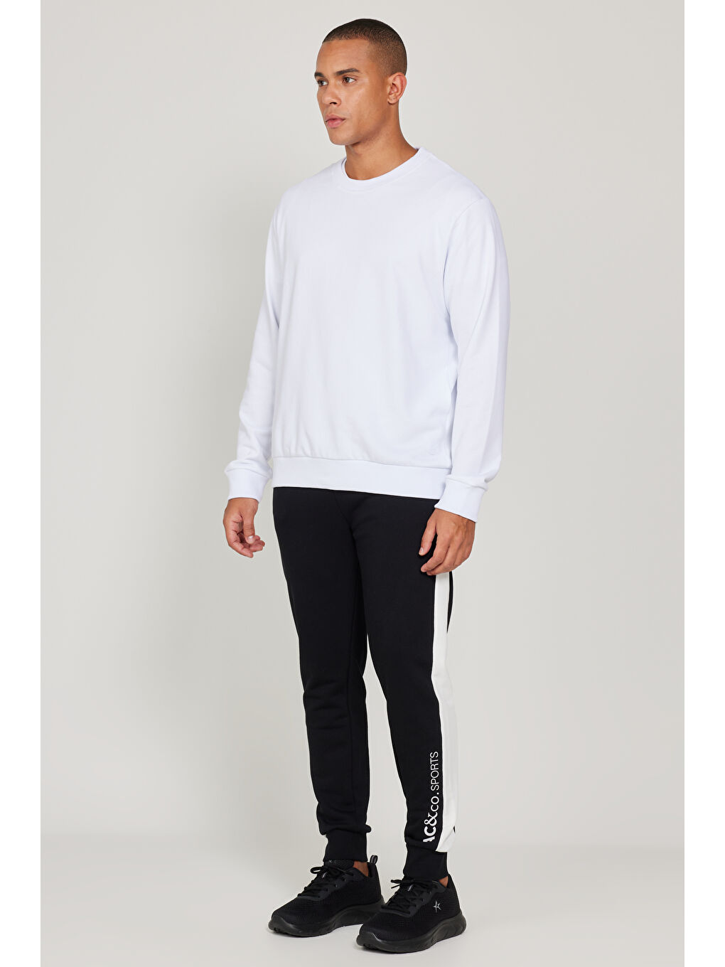 Erkek Siyah Standart Fit Normal Kesim Pamuklu Jogger Eşofman Altı-2