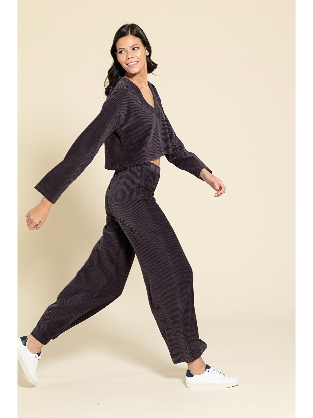 Antrasit Kadife Kumaş V Yaka Crop Jogger Takım-4