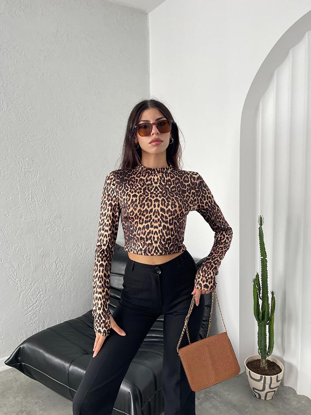 Charamela Siyah-Bej Siyah Bej Leopar Desenli  Crop Jarse Body Bluz-bgb31