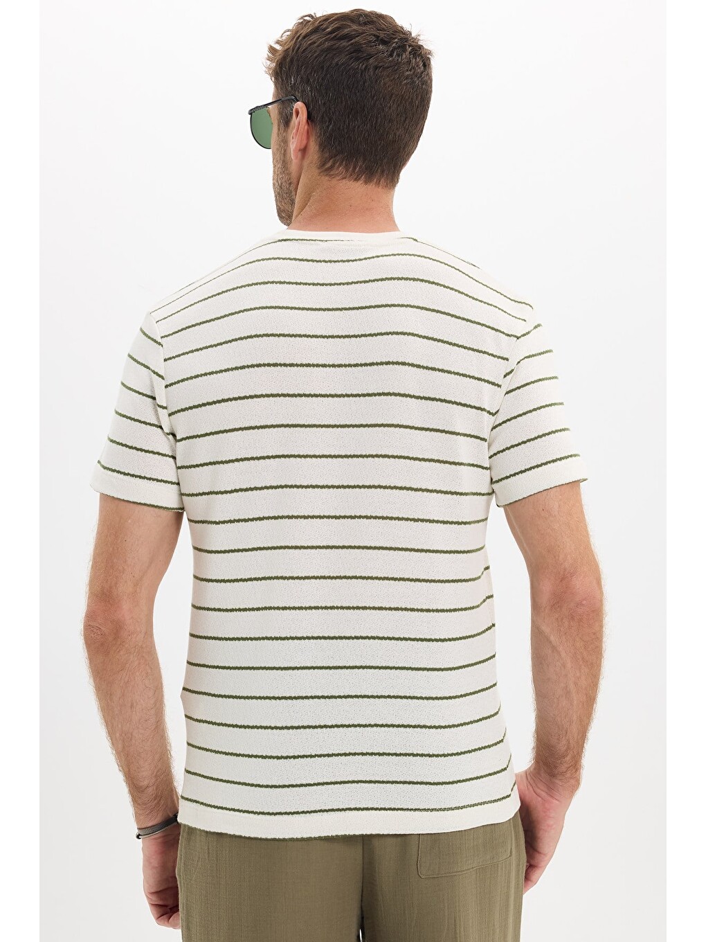 Erkek Regular Fit Rahat Kesim Bisiklet Yaka Jakarlı Çizgili Ekru Tişört-7