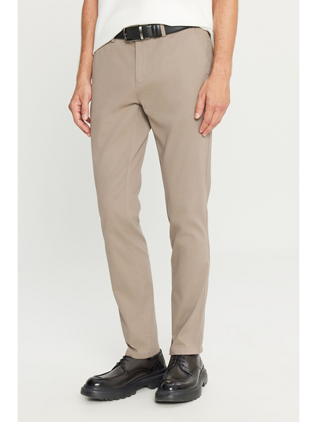 Erkek Bej Pamuklu Slim Fit Dar Kesim Yan Cep Armürlü Esnek Casual Pantolon