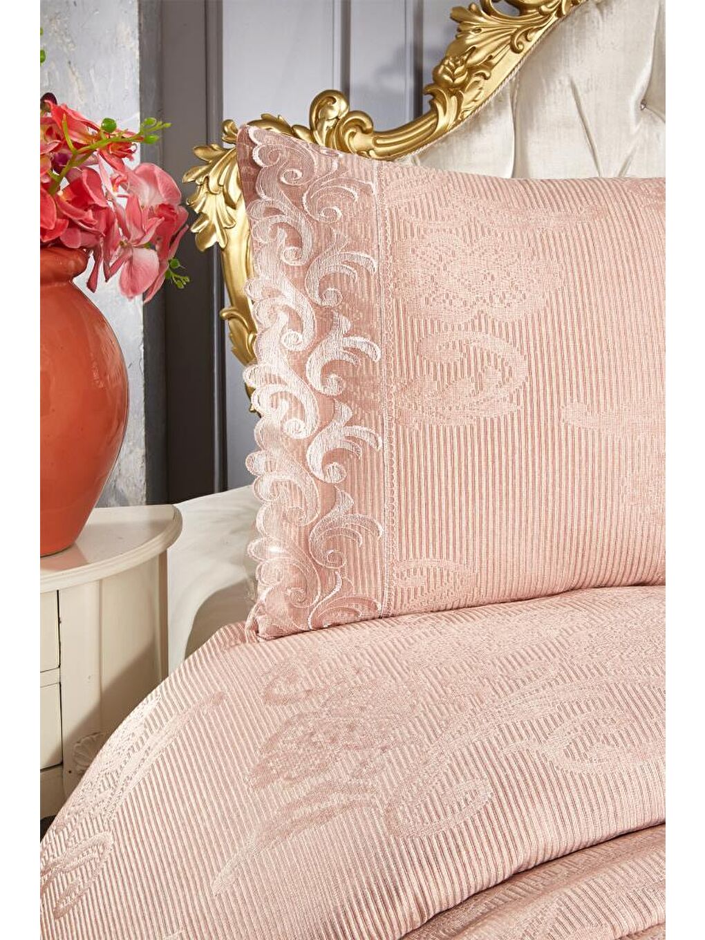 Pembe Fransız Dantelli Belins &#199;ift Kişilik Yatak &#214;rt&#252;s&#252; Pudra-2