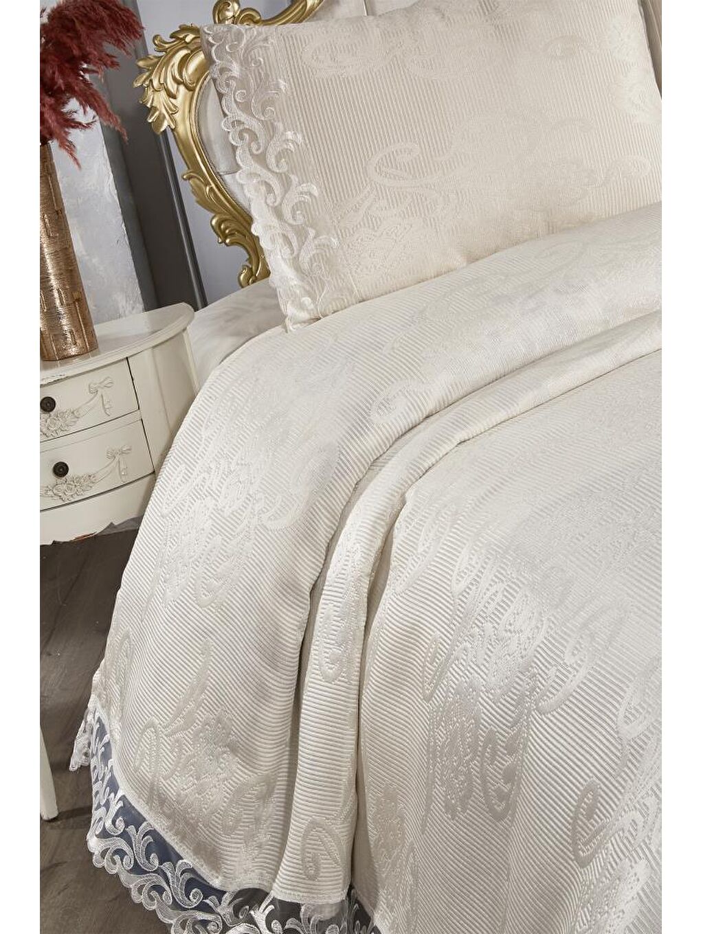 Ekru Fransız Dantelli Belins &#199;ift Kişilik Yatak &#214;rt&#252;s&#252; Krem-1