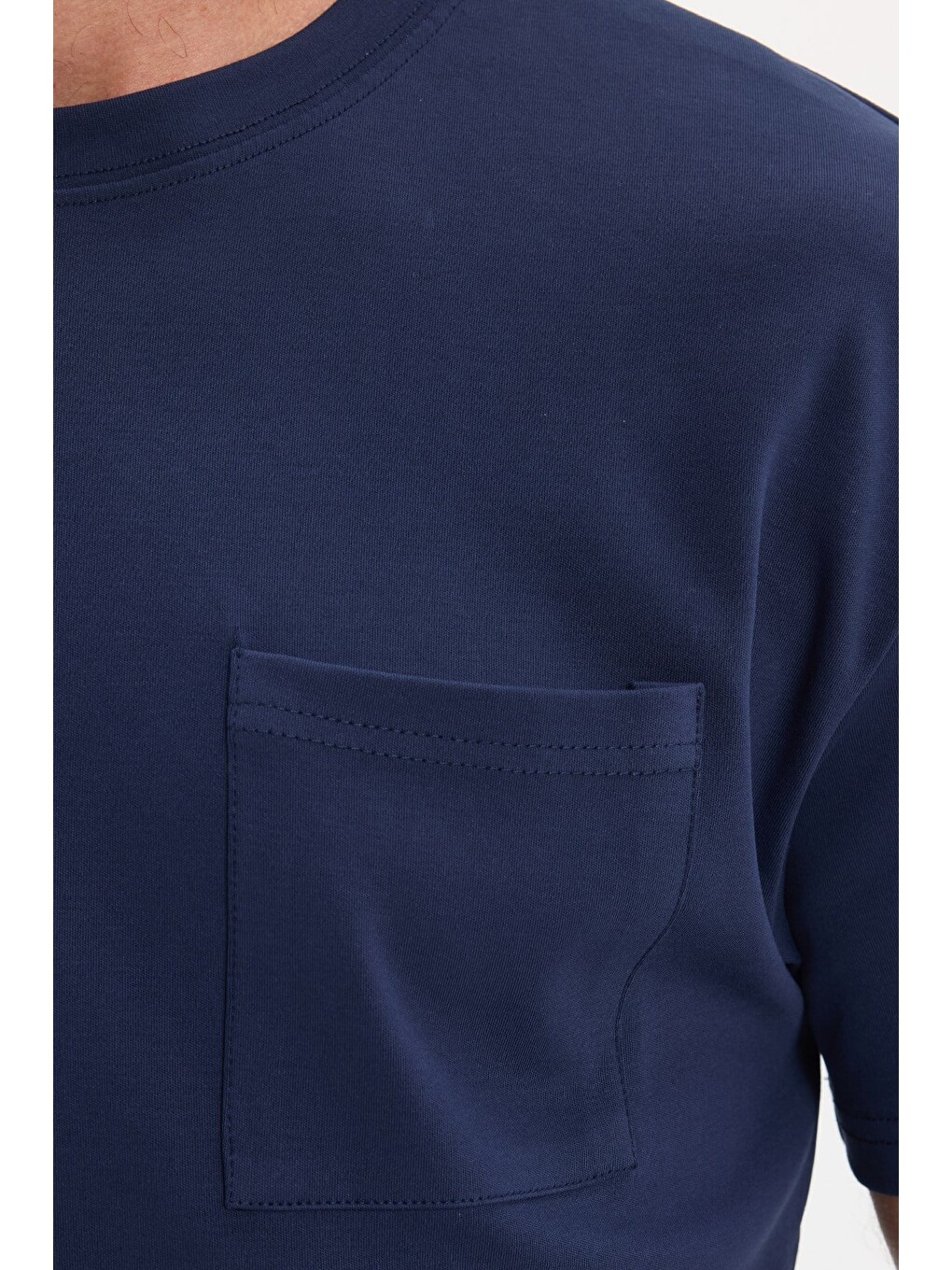Erkek Oversize Geniş Kesim Pamuklu Kısa Kol Elastanlı Cepli Lacivert Bisiklet Yaka Tişört-4
