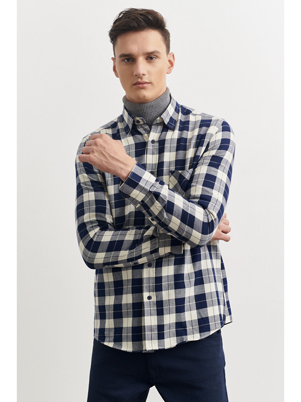 Erkek Lacivert-Bej Slim Fit Dar Kesim Düğmeli Yaka %100 Pamuk Kareli Oduncu Gömlek-3