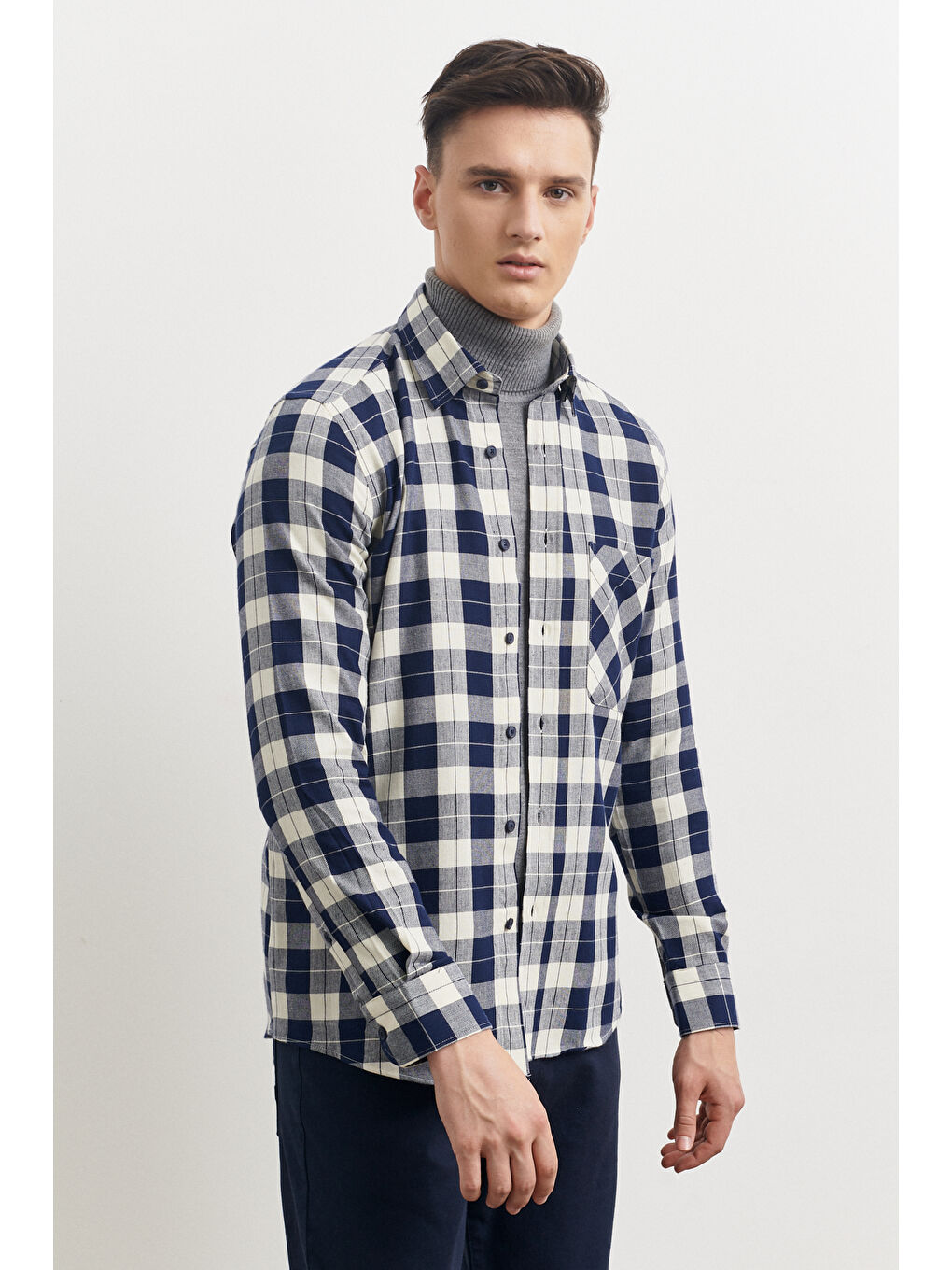 Erkek Lacivert-Bej Slim Fit Dar Kesim Düğmeli Yaka %100 Pamuk Kareli Oduncu Gömlek-4