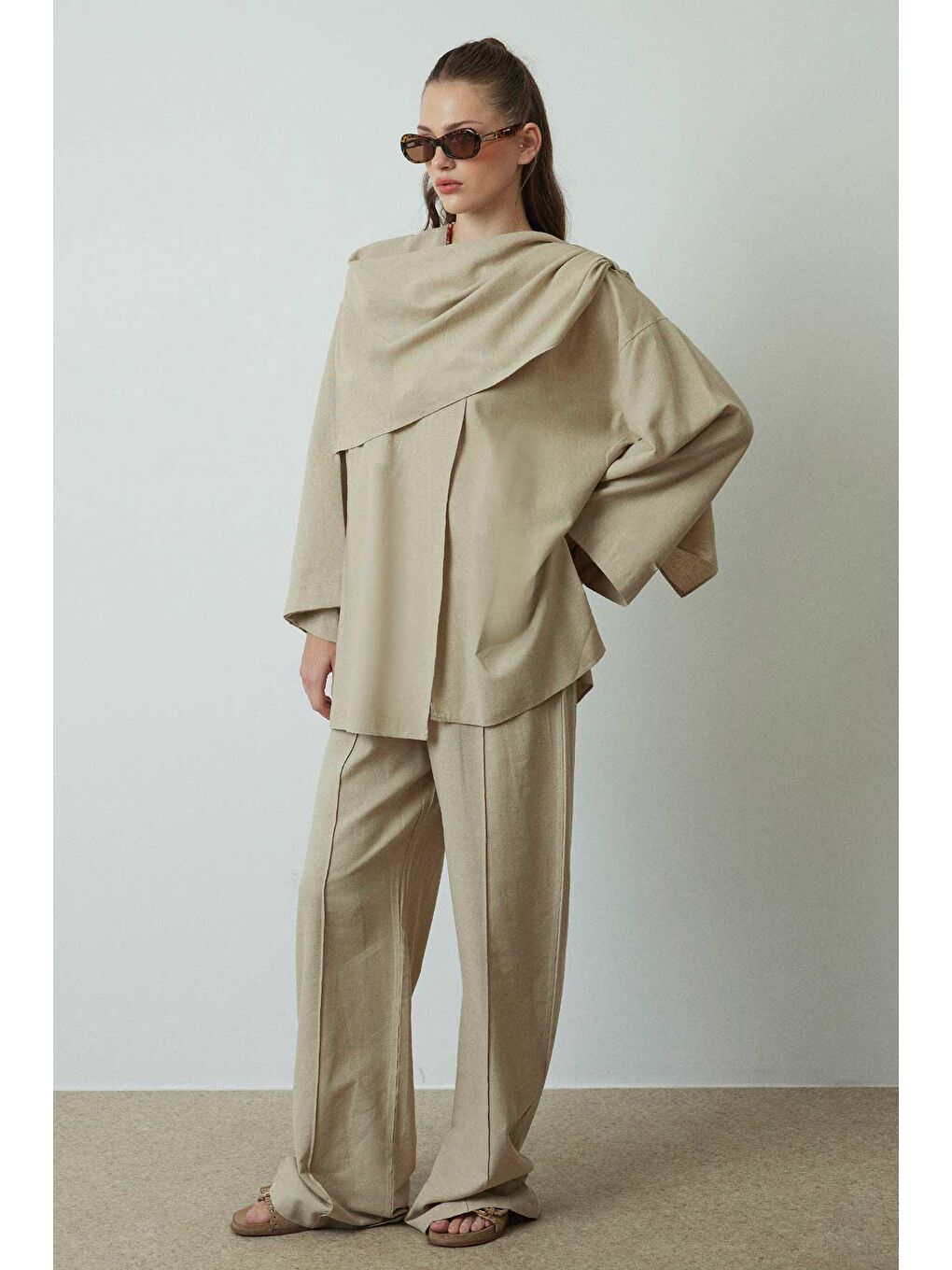 Bej Şal Aksesuarlı Vizon Keten Ceket