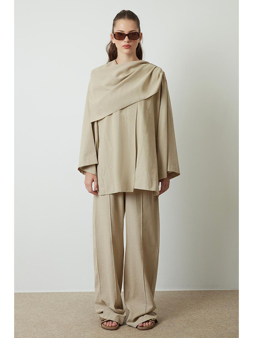 Bej Şal Aksesuarlı Vizon Keten Ceket-1