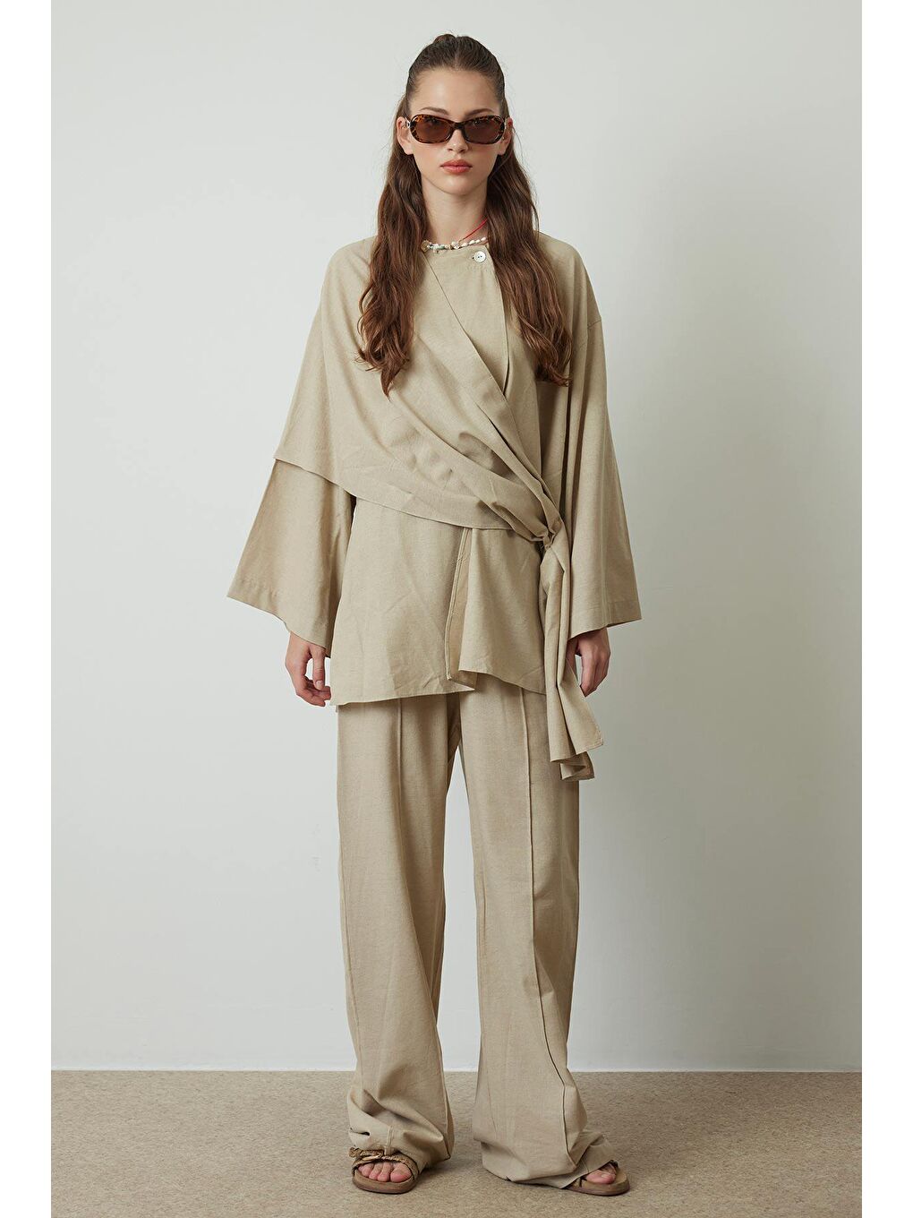 Bej Şal Aksesuarlı Vizon Keten Ceket-2