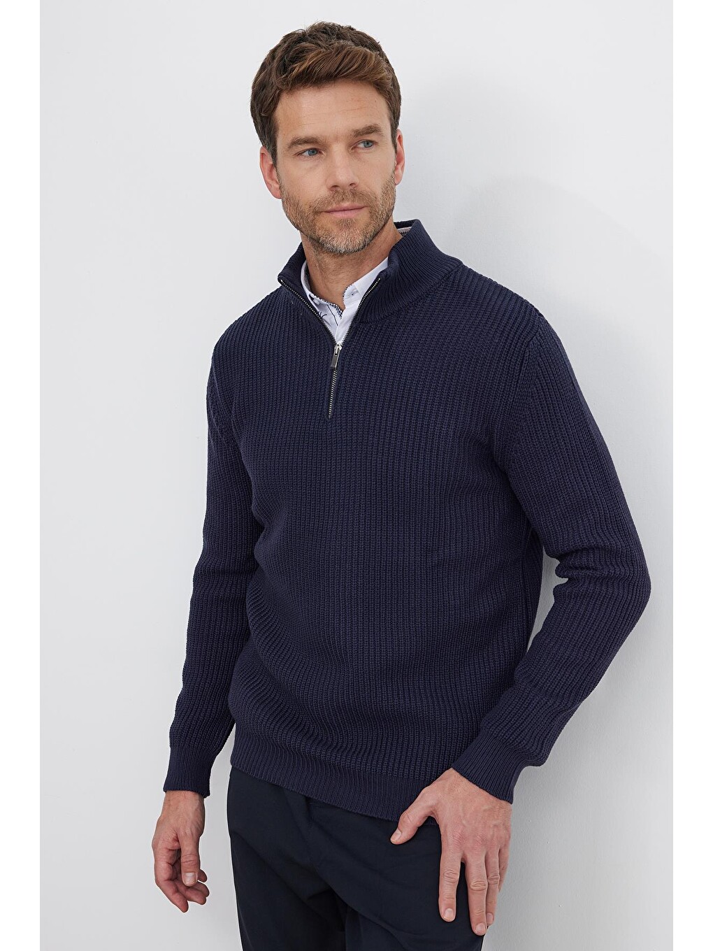 Erkek Slim Fit Dar Kesim Fermuarlı Lacivert Dik Yaka Triko Kazak-1