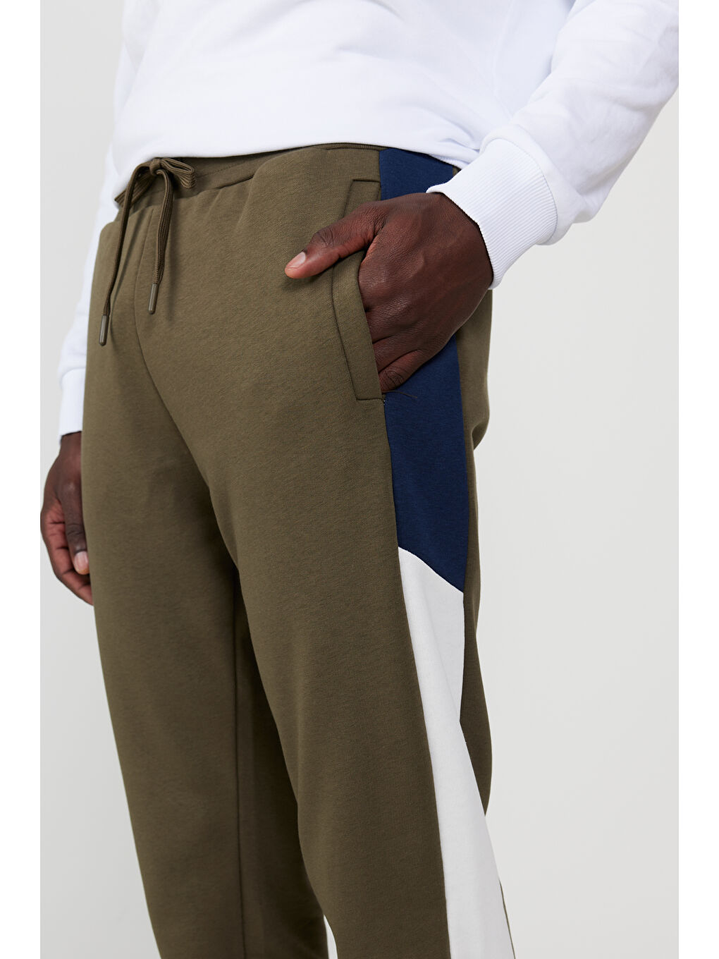 Erkek Haki Standart Fit Normal Kesim Pamuklu Jogger Eşofman Altı-5