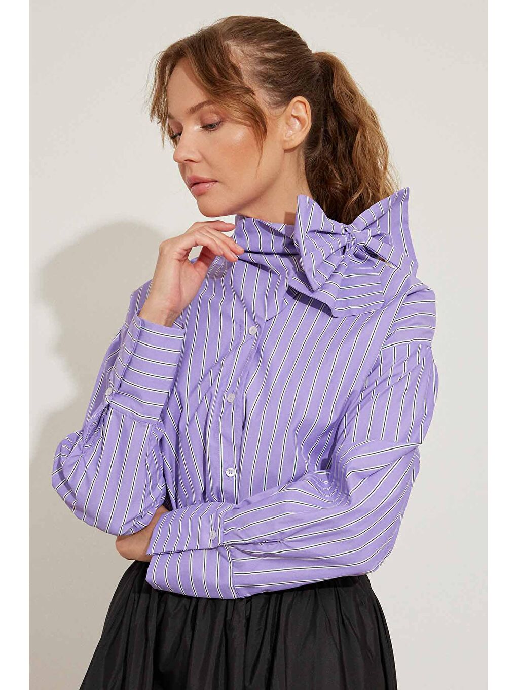 Fular Yaka Mor Gömlek