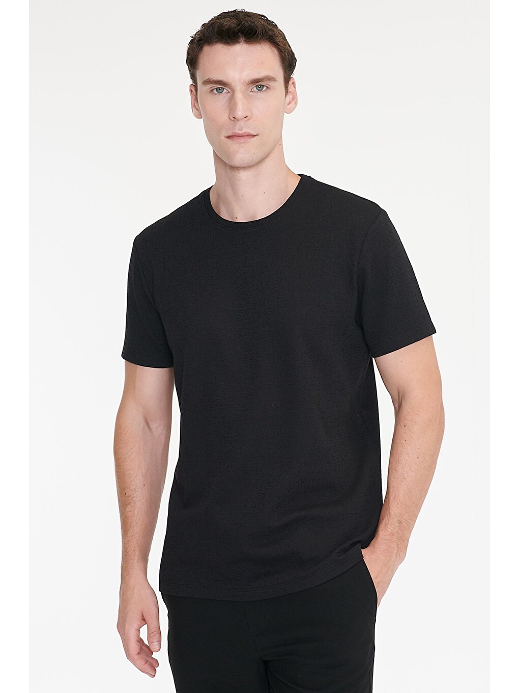 Erkek Siyah Pamuklu Slim Fit Bisiklet Yaka Jakarlı Esnek Tişört