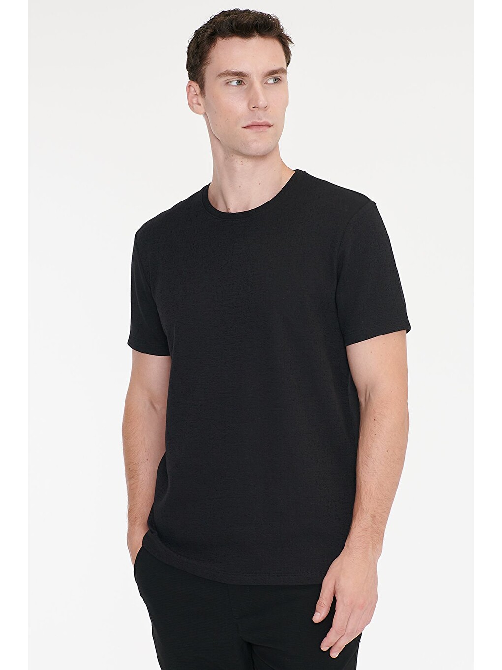 Erkek Siyah Pamuklu Slim Fit Bisiklet Yaka Jakarlı Esnek Tişört-2
