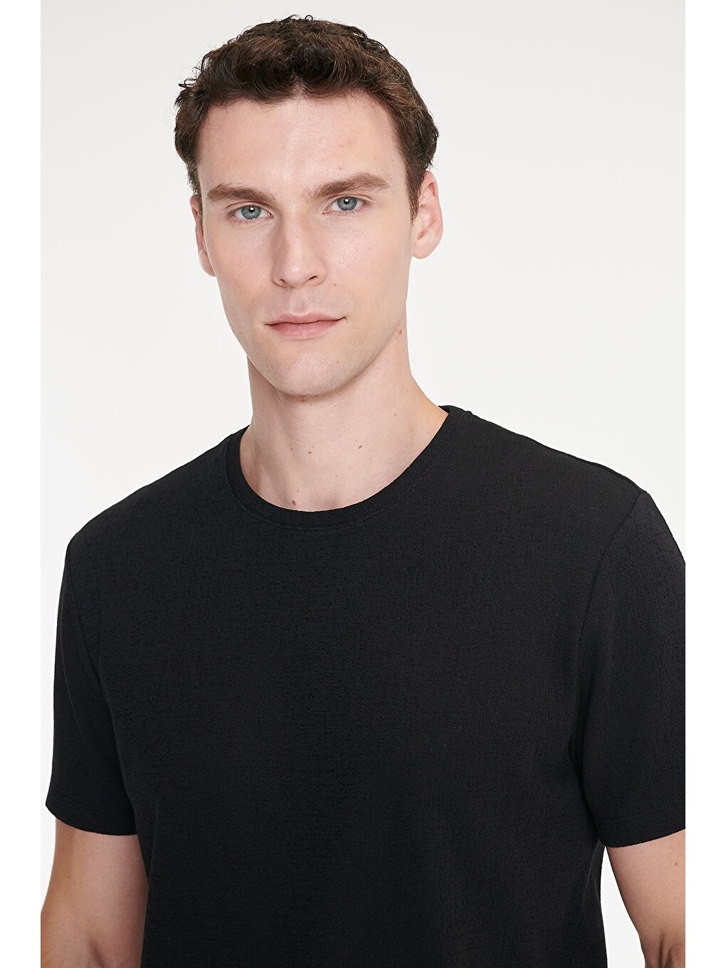 Erkek Siyah Pamuklu Slim Fit Bisiklet Yaka Jakarlı Esnek Tişört-4