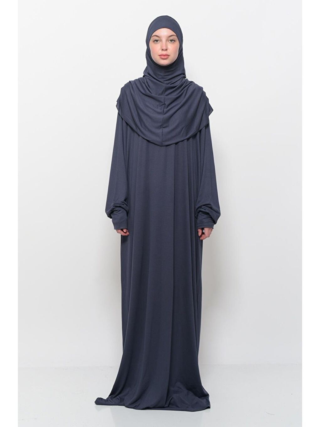Gri Tek Parça Pamuklu Yarasa Kollu Tak Çıkar Başörtülü Organik Terletmez Namaz Elbisesi