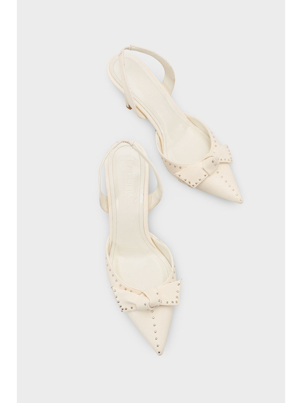 Ekru Gisela Orta Topuklu Metal Zımbalı Fiyonklu Arkası Açık Kadın Ayakkabı-4