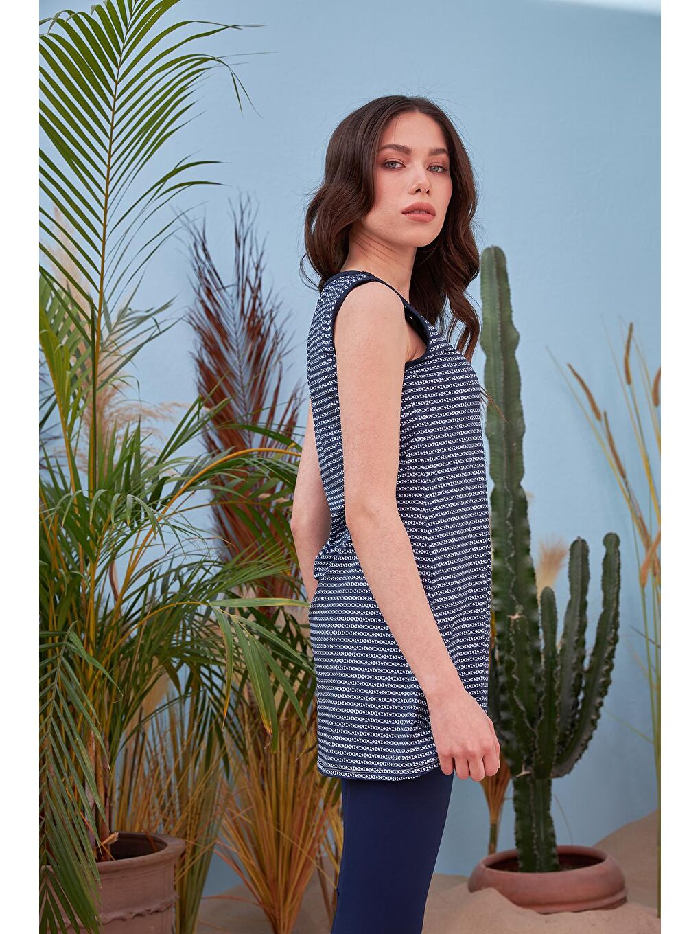 Lacivert Sıfır Kol Yarı Kapalı Mayo 720-128-3