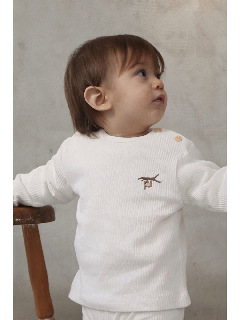 Beyaz Sloth Nakışlı Düğme Detaylı Bebek Üst-1