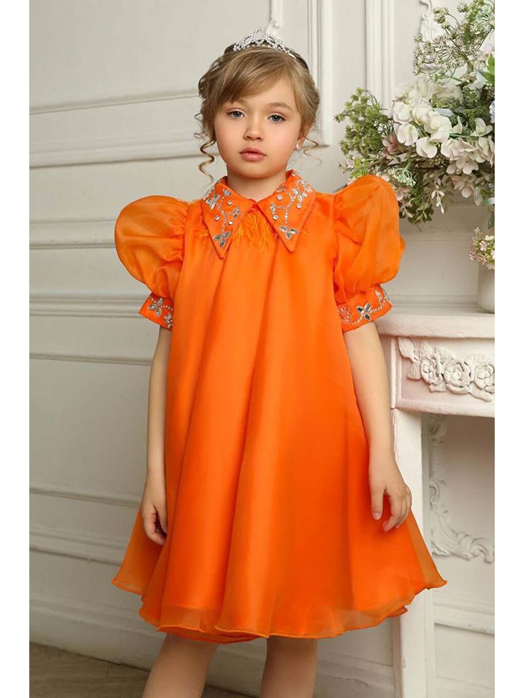 Kız Çocuk Yakasında Omuzları Taş Çiçek İşlemeli Tüylü Gömlek Yaka Astarlı Turuncu Elbise-2