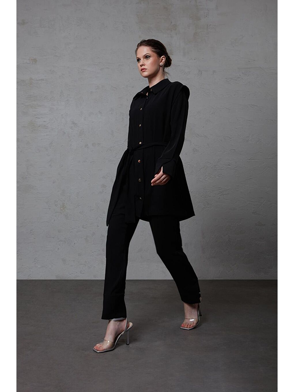 Paça Kesikli Siyah Pantolon-1