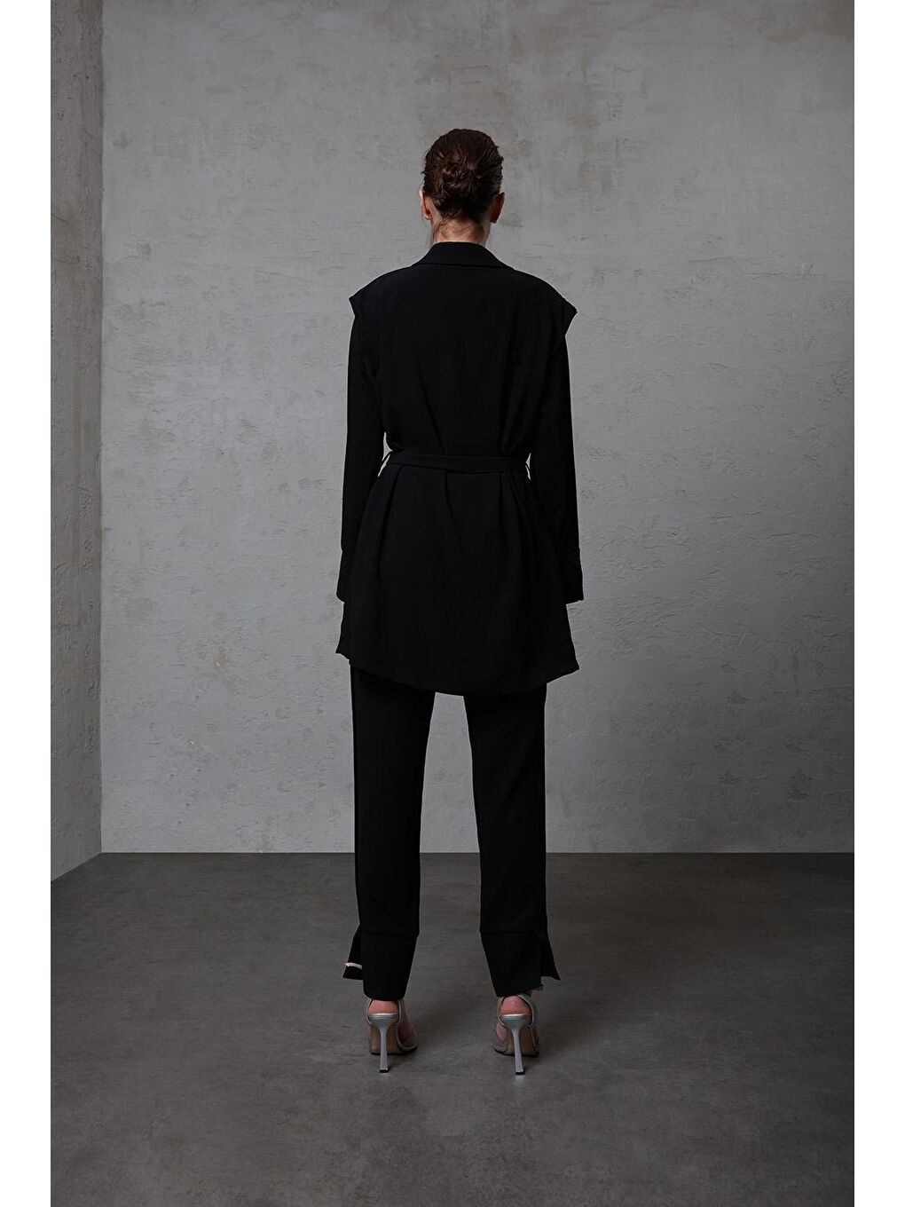 Paça Kesikli Siyah Pantolon-2