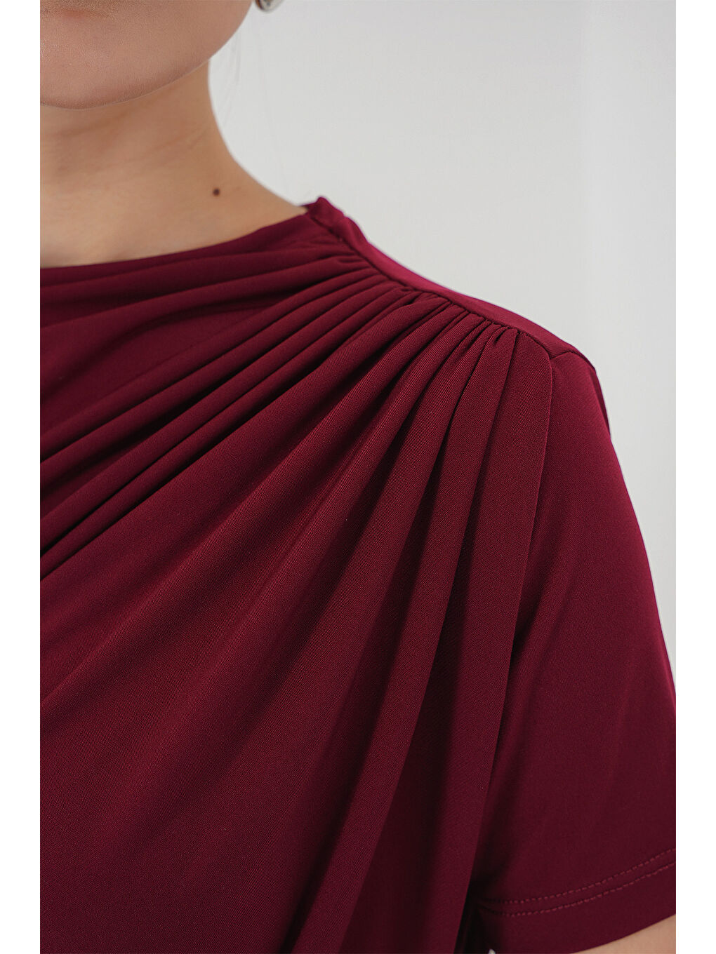 Büzgü Detaylı Kısa Kol Sandy Bluz 945 - Bordo-4