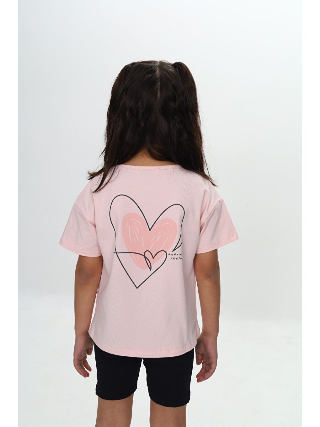 Pembe Kız Çocuk Göğsü Çok Kalp Baskılı Tişört-2