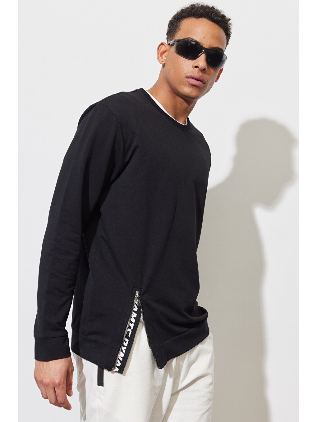 Erkek Siyah Standart Fit Normal Kesim Bisiklet Yaka Sweatshirt-1