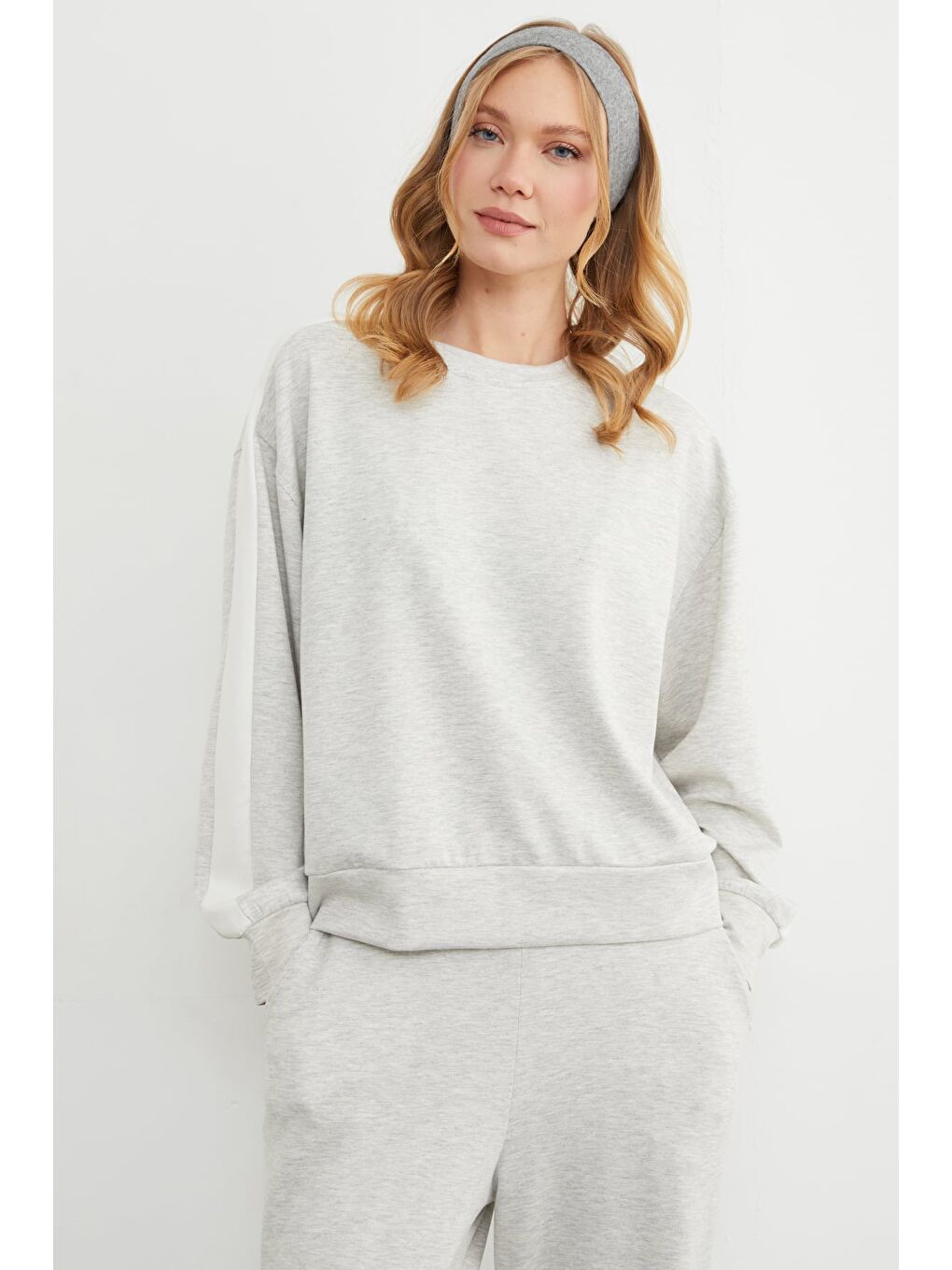 Gri Kolu Şeritli Bisiklet Yaka Modal Sweatshirt-3