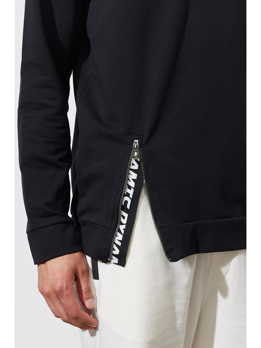 Erkek Siyah Standart Fit Normal Kesim Bisiklet Yaka Sweatshirt-2