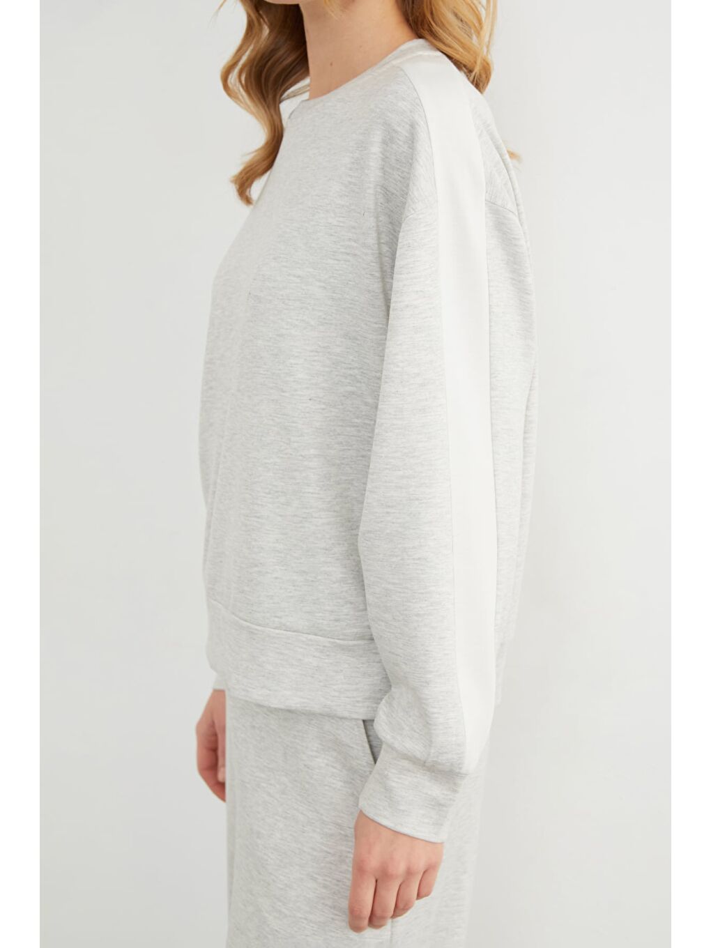 Gri Kolu Şeritli Bisiklet Yaka Modal Sweatshirt-4