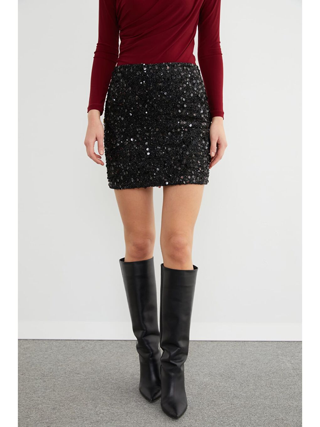 Siyah Beli Fermuarlı Pul Payet Mini Etek-4