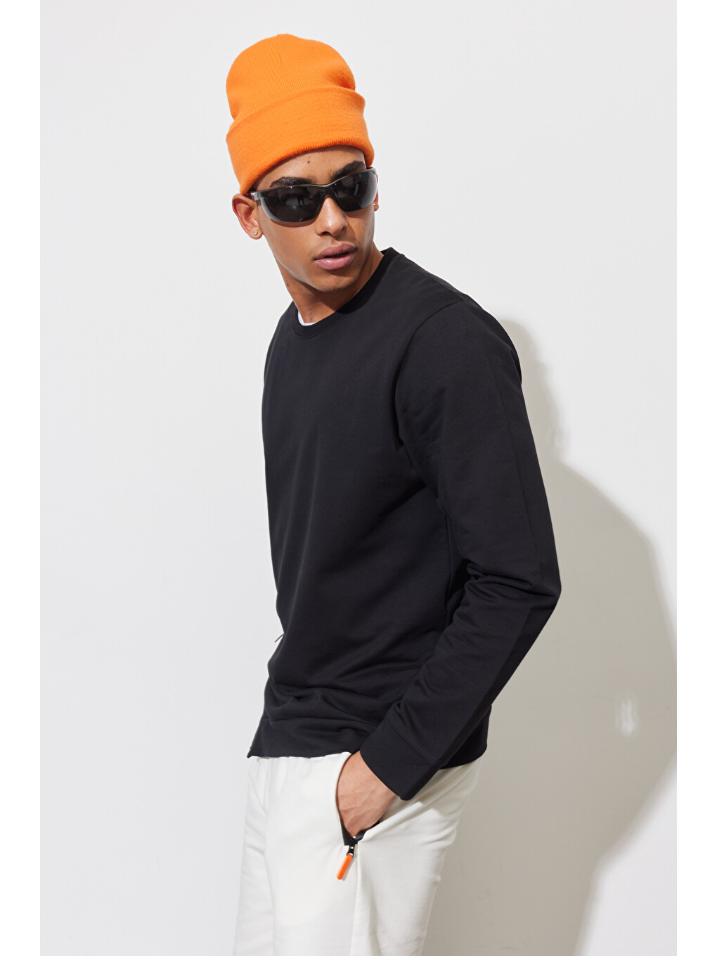 Erkek Siyah Standart Fit Normal Kesim Bisiklet Yaka Sweatshirt-6