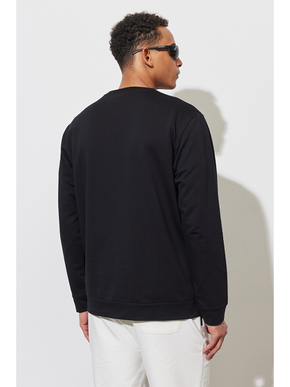 Erkek Siyah Standart Fit Normal Kesim Bisiklet Yaka Sweatshirt-7