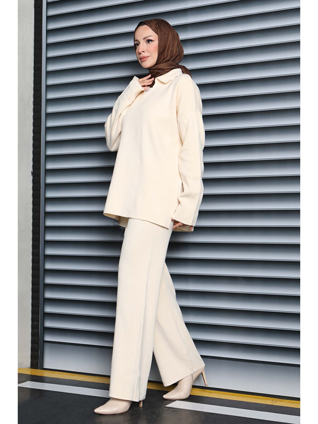 Ekru Fitilli Yanları Yırtmaçlı Triko Takım Krem - 27923-KREM