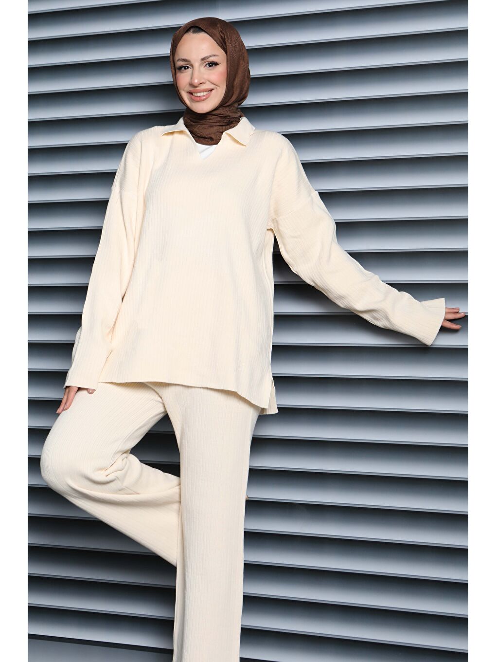 Ekru Fitilli Yanları Yırtmaçlı Triko Takım Krem - 27923-KREM-1