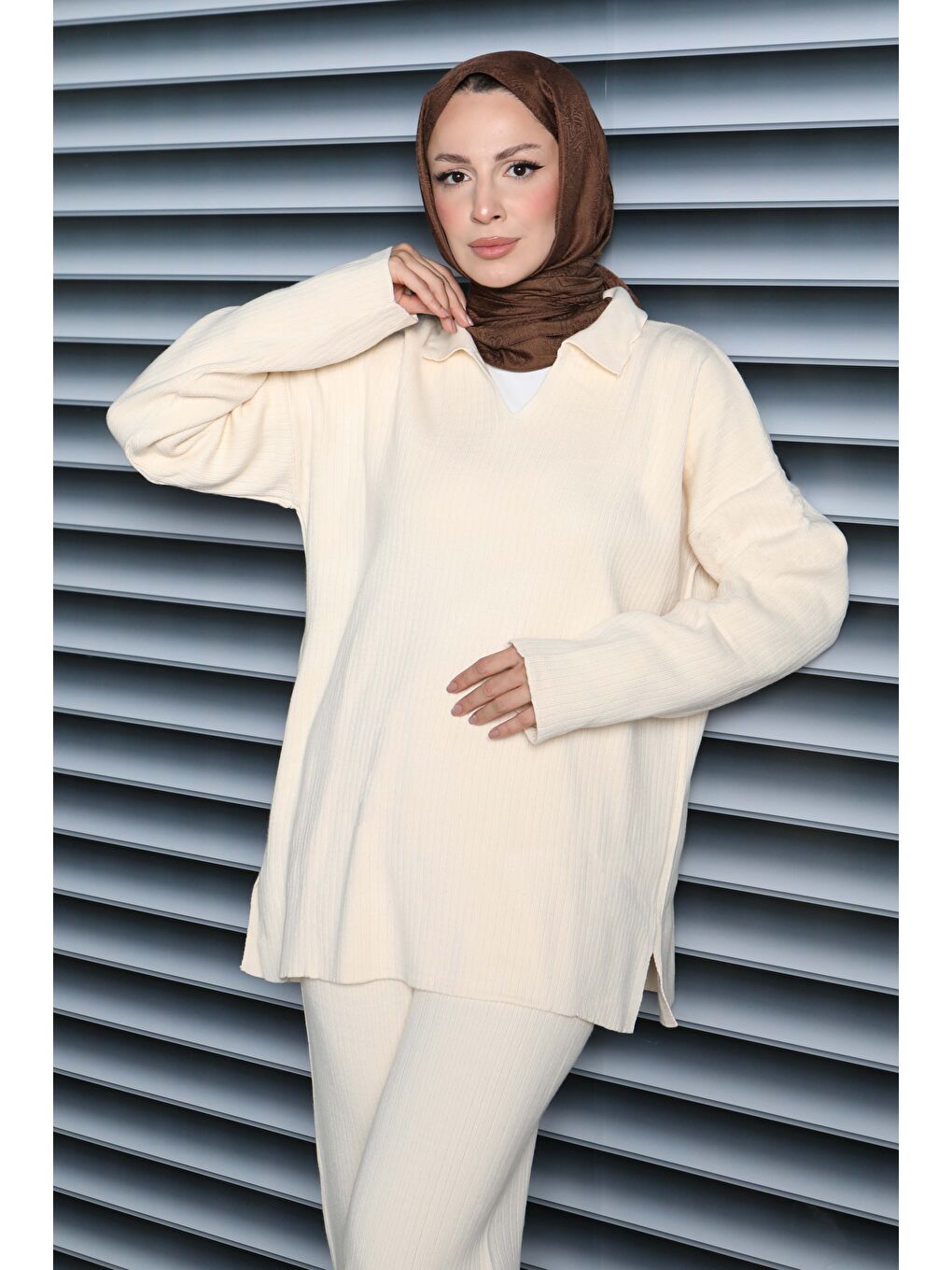 Ekru Fitilli Yanları Yırtmaçlı Triko Takım Krem - 27923-KREM-3