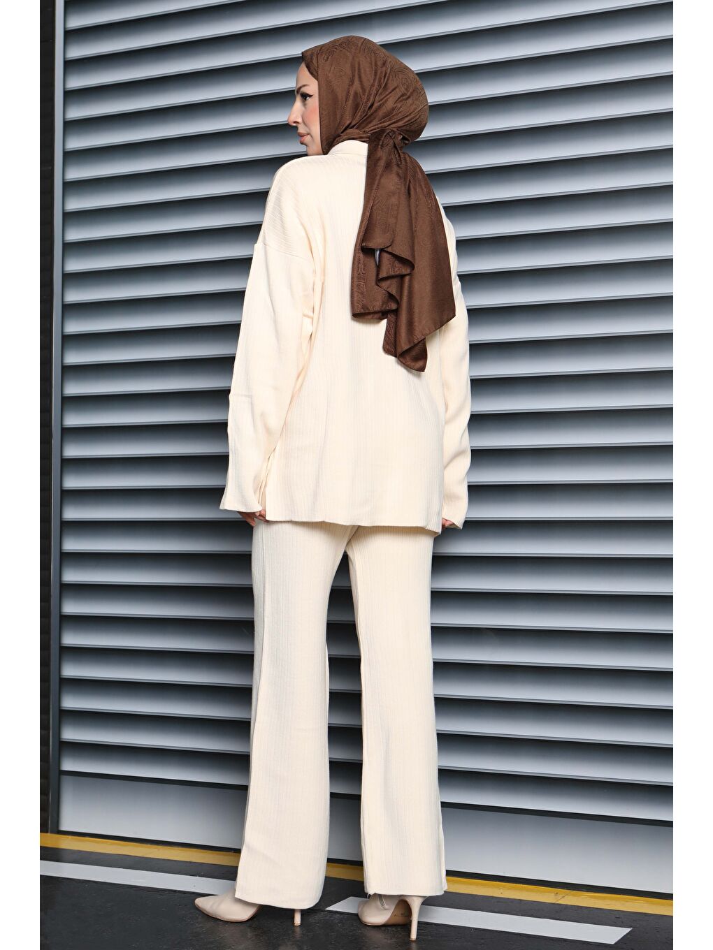 Ekru Fitilli Yanları Yırtmaçlı Triko Takım Krem - 27923-KREM-4