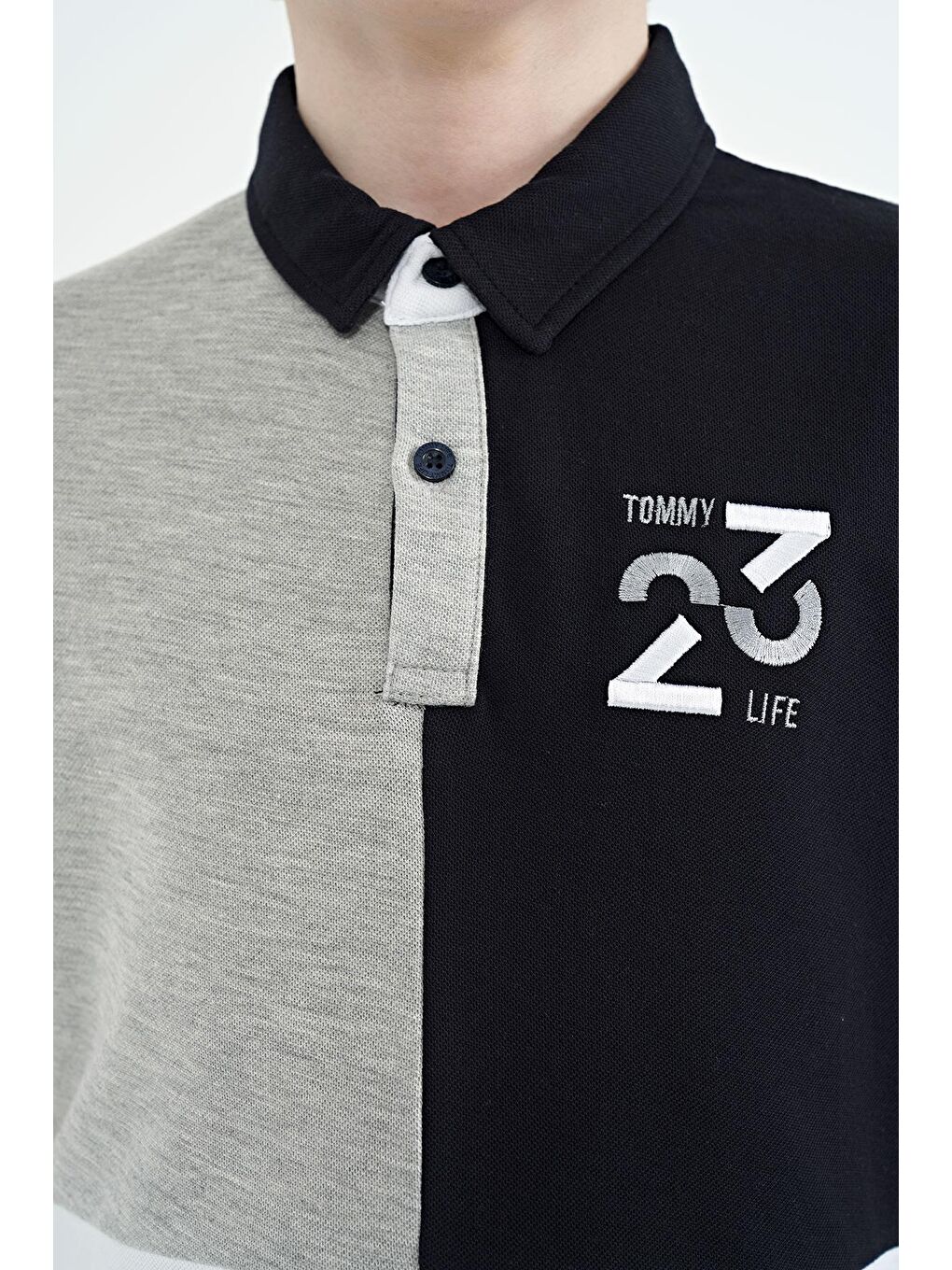 TOMMYLIFE Gri Melanj Renk Bloklu Nakış Detaylı Standart Kalıp Polo Yaka Erkek Çocuk T-Shirt - 11108 - 4