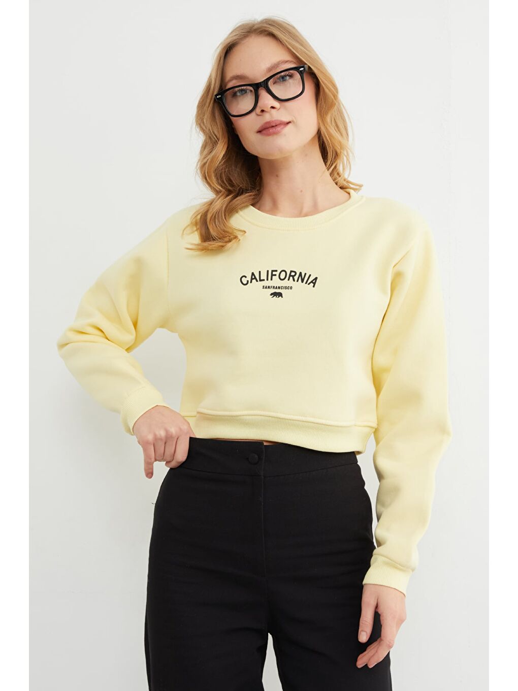 Sarı 3 İplik California Yazı Baskılı Crop Sweatshirt-1