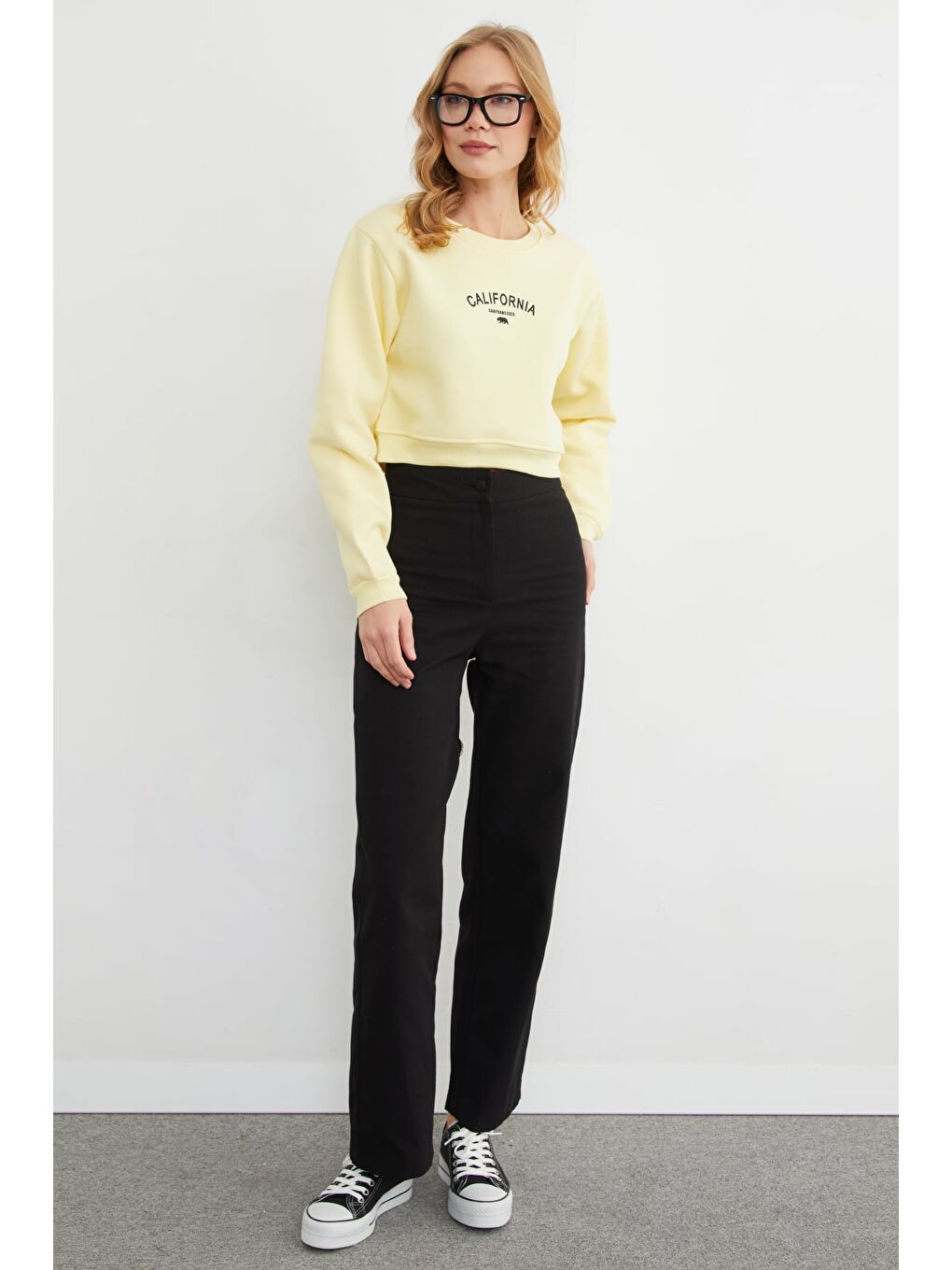 Sarı 3 İplik California Yazı Baskılı Crop Sweatshirt-3