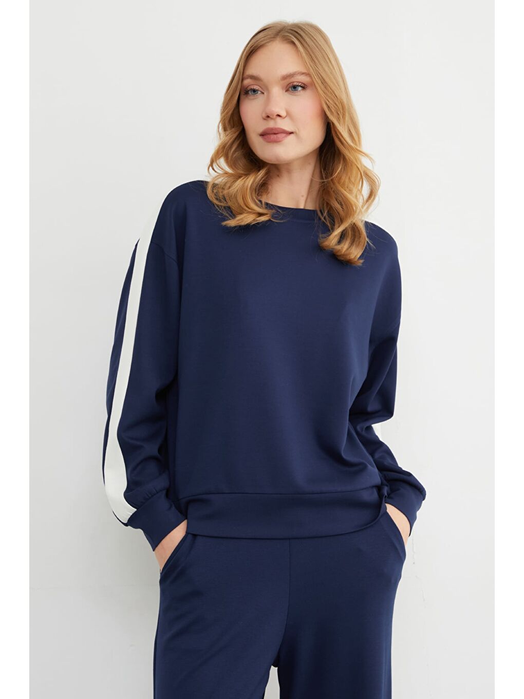 Lacivert Kolu Şeritli Bisiklet Yaka Modal Sweatshirt-1
