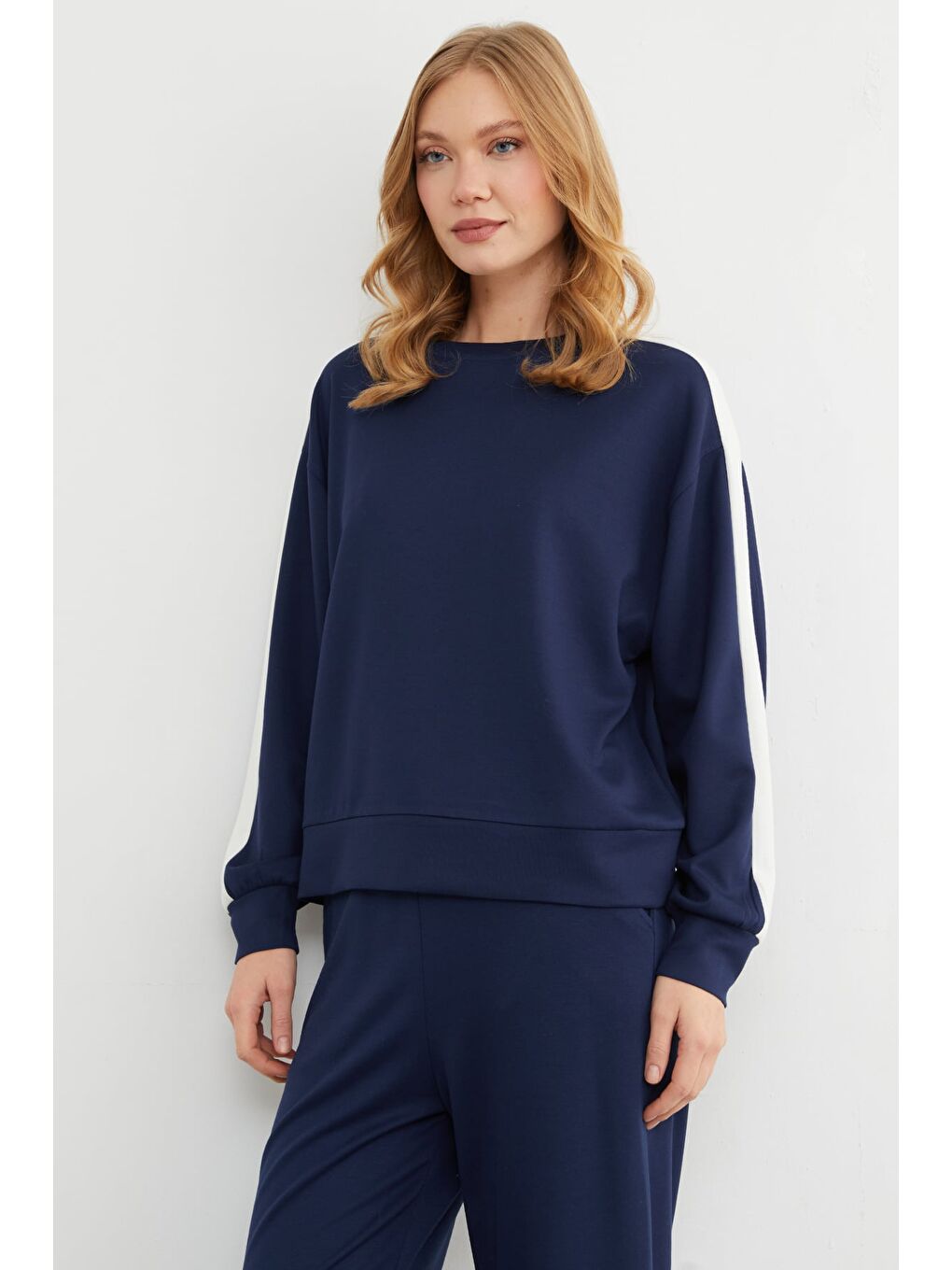Lacivert Kolu Şeritli Bisiklet Yaka Modal Sweatshirt-4